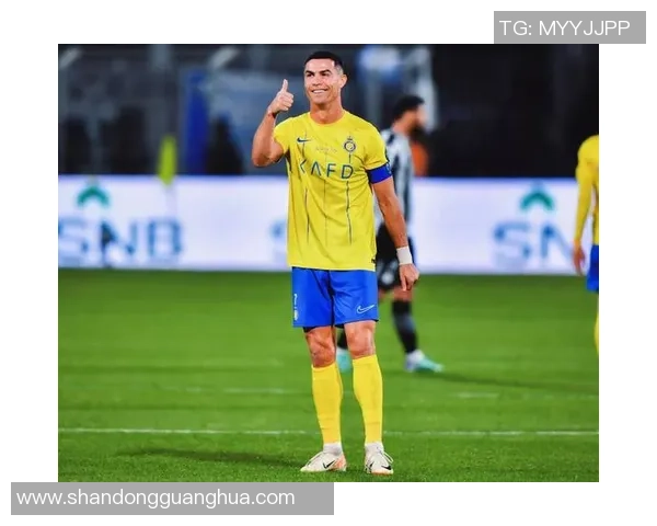 最美女足球星深情表白C罗勇敢告白背后的真情故事