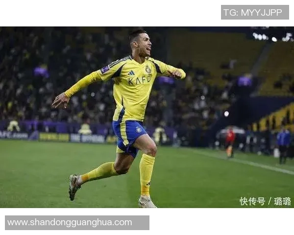 足球名将点评对手球技绝伦 引发球迷热议与讨论