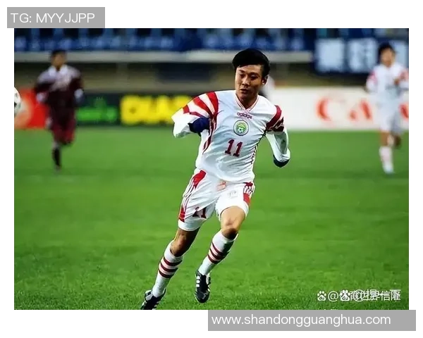 足球传奇之星九宫格解析:盘点世界足坛顶尖球员的风采与荣耀