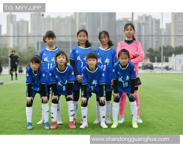 女足球星与偶像恋情曝光，场外爱情与场上拼搏引发热议