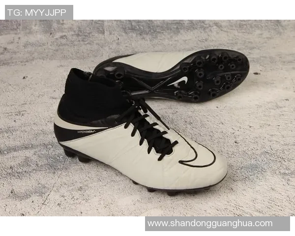 球星专属落场足球鞋皮版设计揭秘 彰显个性与性能的完美结合 球星专属落场足球鞋皮版设计揭秘 彰显个性与性能的完美结合