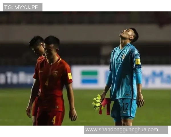 贫民窟少年逆袭成足球巨星的励志故事与成长轨迹 贫民窟少年逆袭成足球巨星的励志故事与成长轨迹