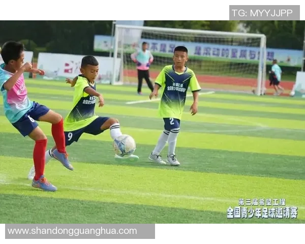 天才少年崭露头角引领足球新风潮突破极限成为世界足球的新希望